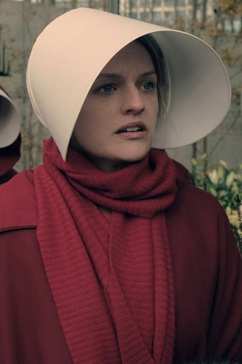 Handmaid's Tale Tv, The Handmaid's Tale Book, Handmaids Tale Costume, A Handmaids Tale, Handmade Tale, Teen Watches, Handmaids Tale, Elizabeth Moss, The Handmaid's Tale