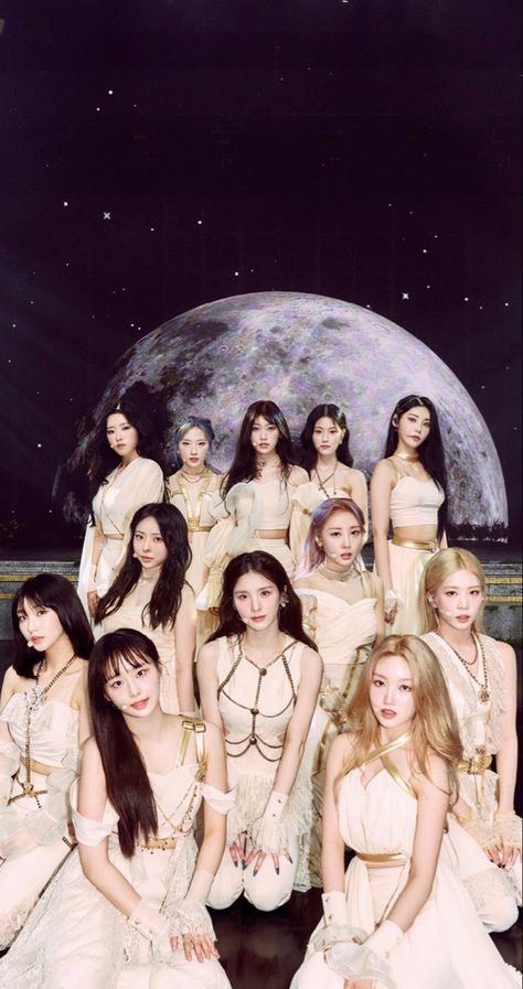 loona ot12 butterfly queendom lockscreen homescreen widget Dorm Posters, Odd Eyes, Olivia Hye, Idul Fitri, Pose Reference Photo, Kpop Wallpaper, Kpop Groups, K Idols, The Queen