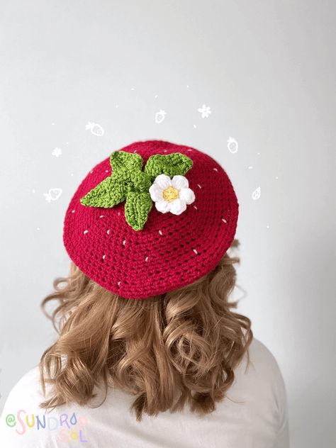 crochet strawberry beret Crochet Strawberry, Crochet Beret, Mode Crochet, Kawaii Crochet, Crochet Design Pattern, Hat Handmade, Crochet Fashion Patterns, Fun Crochet Projects, Fete Anime