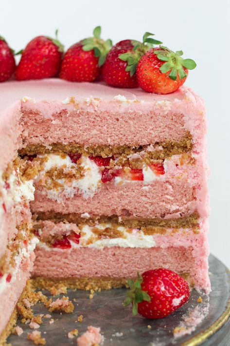 Strawberry Cheesecake Cake, Cake By Courtney, Cheesecake Cake Recipes, Homemade Strawberry Cake, Strawberry Cheesecake Ice Cream, Cake With Strawberry, Cream Cheese Buttercream, Strawberry Cake Recipes, Cheesecake Cake