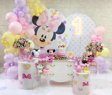 Cupcake Rosa, Minnie Mouse Birthday Theme, Mickey Mouse Birthday Decorations, Mickey 1st Birthdays, Minnie Mouse Birthday Party Decorations, Birthday Theme Decoration, Minnie Mouse Birthday Decorations, 1st Birthday Girl Decorations, Minnie Mouse Images