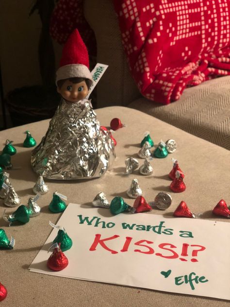 Elf Shelf Hershey Kiss, Goodbye From The Elf On The Shelf, Elf On The Shelf Ideas Using Hershey Kisses, Hershey Kiss Elf On The Shelf Ideas, Elf And Hershey Kisses, Elf Ideas With Hershey Kisses, Elf With Hershey Kisses, Elf Hershey Kiss Idea, Elf Kisses Ideas