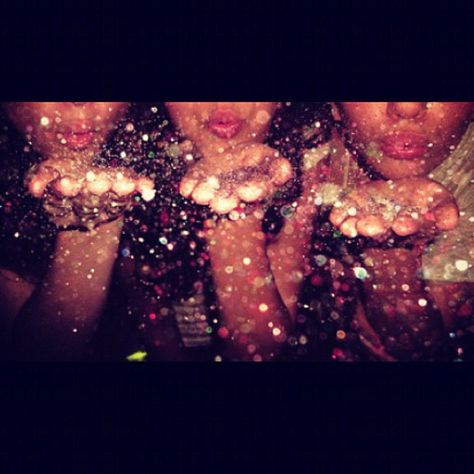 Such a cool photo idea (: Blowing Glitter, Icona Pop, Three Girls, Make It Rain, Best Friend Pictures, All That Glitters, I Don't Care, Friend Photos, Friend Pictures