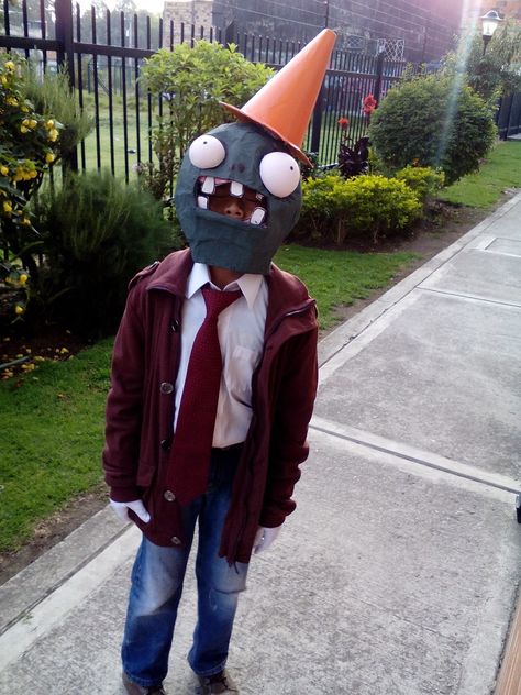 Plants Vs Zombies Halloween Costume, Plants Vs Zombies Costume, Zombie Cosplay, Halloween Outfits For Kids, Zombie Halloween Costumes, Fiesta Halloween, Car Birthday Theme, Cars Theme Birthday Party, Zombie Costume