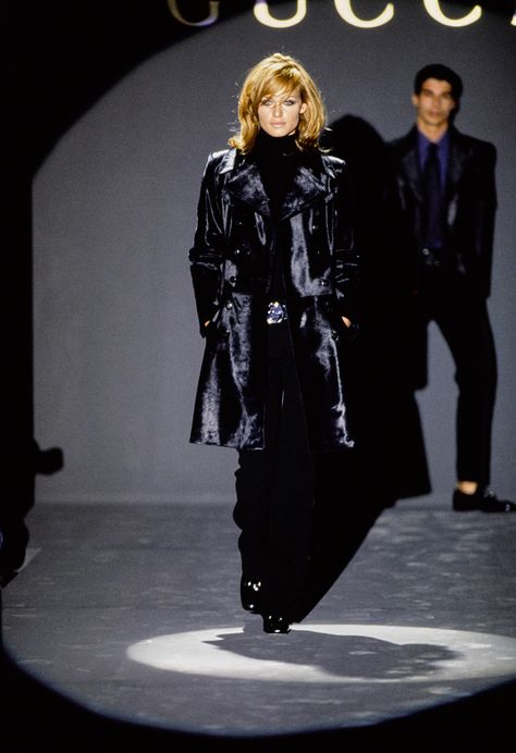 90s Model Aesthetic, Britney Spears Outfits, Tom Ford Gucci, Gucci Runway, 90s Runway Fashion, Elsa Schiaparelli, American Fashion Designers, Mood Board Fashion, 90s Fashion