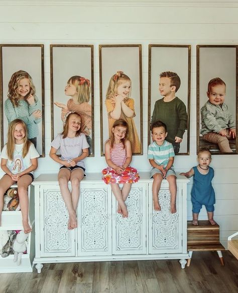 Diy Picture Ideas, Pictures Gallery Wall, Kids Art Display Wall, Gallery Photo Wall, Wall Frame Ideas, Wall Portraits, Kids Art Display, Art Display Wall, Fresh Photography