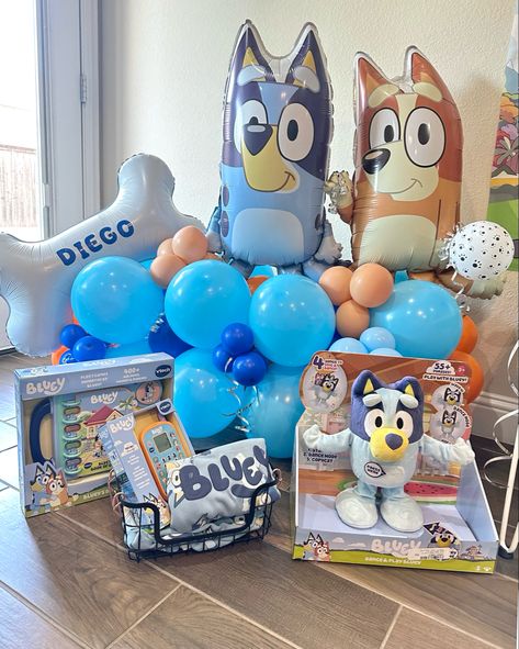 Bluey Theme Chocolate Covered Strawberries, Bluey Balloon Bouquets, Fiesta Bluey, Bluey Stuff, Balloons Bouquet, Bluey Party, Bluey And Bingo, Nana Birthday, 5 Birthday