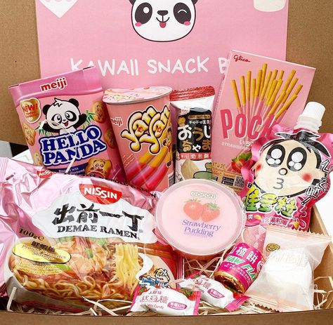 "Kawaii is the cute culture craze that everyone is talking about! Kawaii - かわいい - is the Japanese word for 'cute' and this box is a perfect little bundle of all things kawaii! This super cute gift box includes: 🌸 Ramen noodles 🌸 Jelly pouch 🌸 Yan yan biscuit sticks 🌸 Strawberry Hello Panda biscuits 🌸 Matcha wafer 🌸 Strawberry Pocky sticks 🌸 Strawberry jelly pudding 🌸 Mini marshmallow 🌸 2 strawberries and cream candies 🌸 Strawberry/ hawthorn chews (depending on stock availability) This Anime Snacks, Japanese Candy Box, Matcha Snacks, Japanese Snack Box, Pocky Sticks, Box Manga, Pink Snacks, Strawberry Pudding, Yan Yan