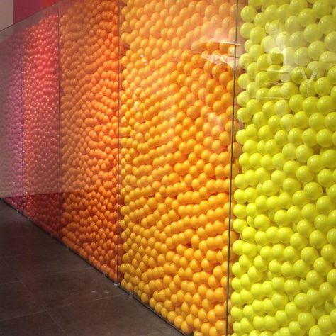 Golf Ball Wall, Golf Bar, Candy Wall, Golf Art, 타이포그래피 포스터 디자인, Exhibition Display, Salou, Golf Balls, Stand Design