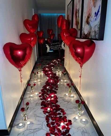 Valentine Hotel, Hotel Room Decoration, Valentines Bedroom, Romantic Room Surprise, Romantic Dinner Decoration, Romantic Valentines Day Ideas, Surprise Birthday Decorations, Romantic Room Decoration, Valentines Bricolage