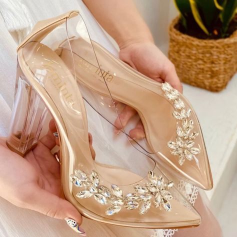 These Elegant Nude Wedding Shoes Will Make Your Heart Win! Cinderella Heels, Comfortable Bridal Shoes, Glass Heels, Bridal Pumps, Flower Heels, Heels Aesthetic, Transparent Heels, Wedding Shoes Lace, Transparent Flowers