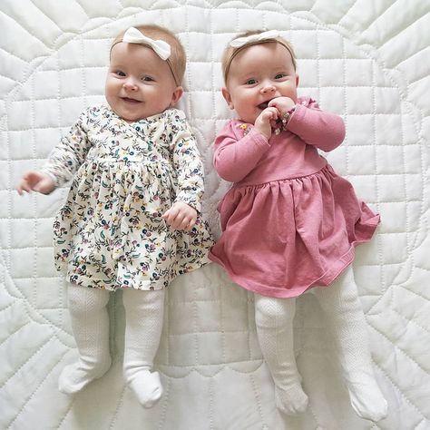 Twin Babies Pictures, Pinterest Baby, Twin Baby Clothes, Twin Baby Gifts, Twin Baby Girls, Baby Twins, Twin Outfits