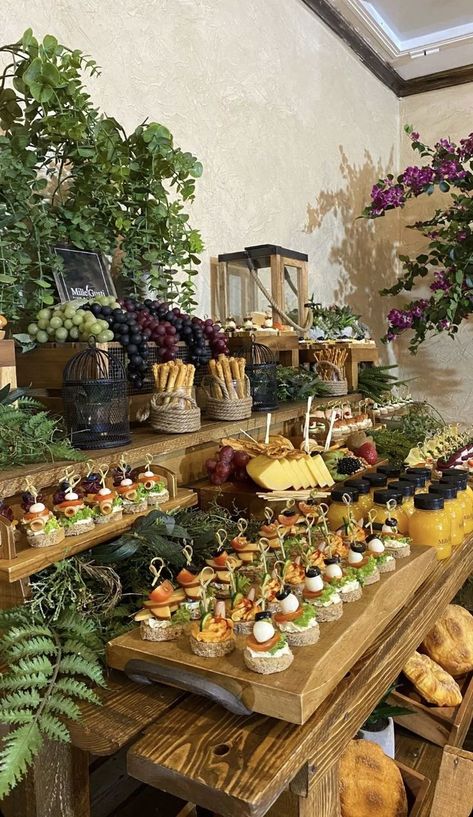 Appetizer Table Display, Eid Breakfast, Buffet Set Up, Wedding Food Stations, Appetizers Table, Kitchen Ideas Gray, Buffet Party, Kitchen Ideas For Small Spaces, Modern Kitchen Ideas