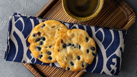 Japanese Rice Cracker Recipe: 3 Tips for Making Rice Crackers Rice Crackers Recipe, Rice Cracker Recipe, Japanese Rice Crackers, Genmaicha Tea, Making Rice, Edible Seaweed, Cracker Recipe, Rice Cracker, Crackers Recipe