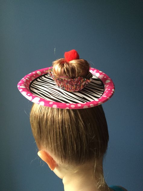 Crazy hair day cupcake! Crazy Hair For Kids, Crazy Hair Day Ideas, Crazy Hat Day, Wacky Hair Days, Going Out Hairstyles, Crazy Hair Day, Wacky Hair, Crazy Hair Day At School, Toddler Easter