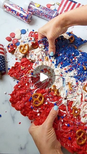 Sasha Nary / Aleksandra Naryzhny | Easy Mini Pretzel Bark for Memorial Day !❤️🤍💙  Full directions in the voiceover 🥨 Have an amazing Sunday, friends!😚  #eas... | Instagram Dessert For The 4th Of July, Food For 4th Of July Party Ideas, 4th Of July Pretzel Bark, 4th Of July Bark, July 4 Party Food, Fourth Of July Dessert Ideas, 4th Of July Treats Ideas, Fourth Of July Pretzel Dessert, Patriotic Rice Krispy Treats