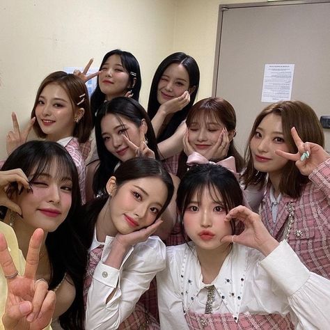 fromis ot9 lq icon pfp Fromis Ot9, Fromis 9 Icons, Friendship Photoshoot, Blood Sweat And Tears, Icon Pfp, Pledis Entertainment, Korean Idol, Reality Show, Kpop Groups