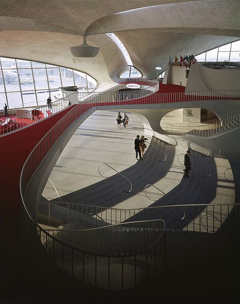 TWA Terminal, JFK Airport // Architect: Eero Saarinen // Photo: Ezra Stoller Terminal Architecture, Airport Architecture, Twa Flight Center, Twa Terminal, Architecture Cool, Googie Architecture, Flight Centre, Louis Kahn, Philip Johnson