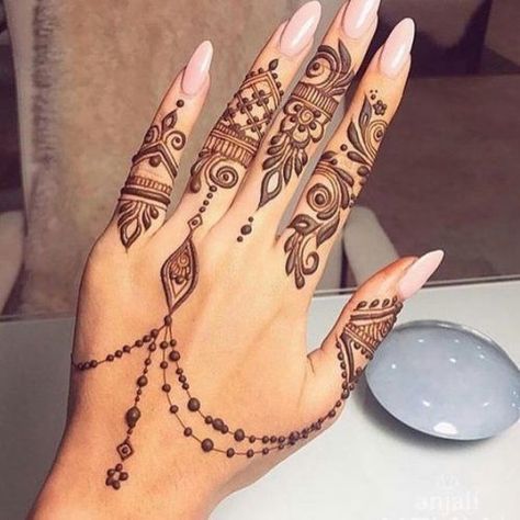 30+ Arabic Mehndi Designs For The Brides Who Want Something Unique! | WedMeGood Henna Hand Tattoos, Henne Tattoo, Tattoo Wallpaper, Jagua Henna, Henna Inspired Tattoos, Henna Hand, Sailor Jerry Tattoos, Finger Henna Designs, Clown Tattoo