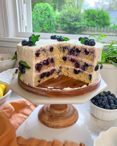 Moist Lemon Blueberry Layer Cake Simple Lemon Cake, Lemon And Blueberry Cake, Lemon Blueberry Layer Cake, Blueberry Layer Cake, Spring Cakes Recipes, Blueberry Lemon Cake Recipe, Lemon Wedding Cakes, Blueberry Frosting, Chocolate Olive Oil Cake