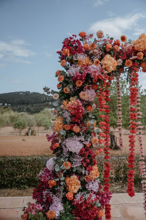 European / Indian wedding inspo Autumn Indian Wedding, Wedding Flowers Indian, Wedding Inspo Indian, Spring Indian Wedding, Indian Wedding Flower Decoration, Desi Wedding Ideas, Indian Wedding Color Palette, Indian American Wedding Fusion, Indian Boho Wedding