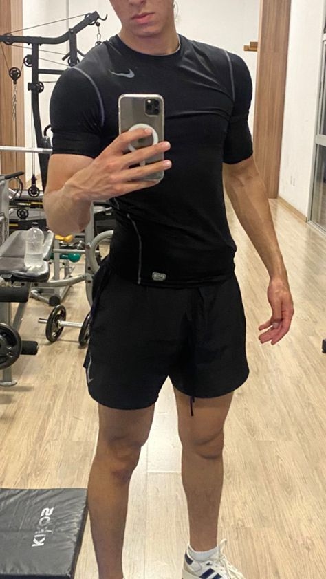 Workout Clothes Men, Nike Gym Outfit, Gym Style Outfits, Sporty Outfits Men, Compression Shirt Men, Mens Shorts Outfits, Gym Outfit Men, Gym Workout Outfits, Gym Fits