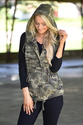 Camo Vest, Cargo Vest, Hooded Vest, Cargo Jacket, Simple Tees, Stylish Jackets, Drawstring Hoodie, The Clothes, Mode Outfits