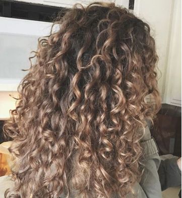 Curly hair balayage Highlights Curly, Blonde Curly Hair, Colored Curly Hair, Hair Styles 2017, Curly Hair With Bangs, Penteado Cabelo Curto, Skateboarder, Lace Hair, Blonde Wig