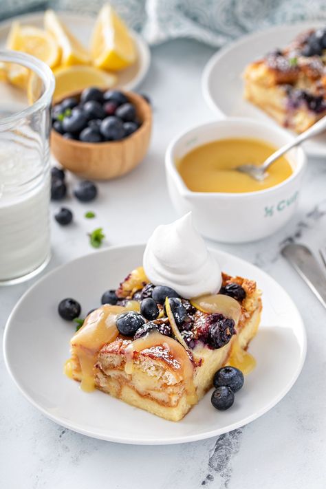 Blueberry Bread Pudding is a sweet combination of buttery croissants, tart blueberries, and bright lemon zest for a wonderful spring dessert. Blueberry Bread Pudding Recipe, Blueberry Bread Pudding, Microwave Lemon Curd, Homemade Lemon Bars, Homemade Breakfast Recipes, Cheese Frosting Recipe, Spring Dessert, Lemon Blueberry Bread, Blueberry Bread