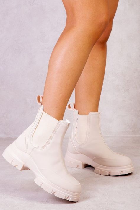 Platform Sneakers Outfit, Ankle Chelsea Boots, Chelsea Shoes, Rain Boots Fashion, Cream Boots, Roller Skate Shoes, Shoe Wishlist, Soft Shoes, Cute Boots