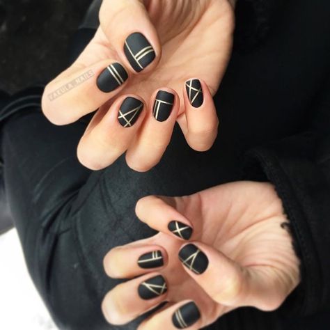 Line Nail Designs, Black And White Nail, Black And White Nail Art, Line Nail Art, Minimalist Nail, Geometric Nail Art, Nails Nude, Square Nail Designs, Geometric Nail