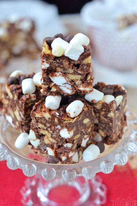 Easy Rocky Road, Rocky Road Bars, Smores Bars, Rocky Road Fudge, Peanut Butter Cup Cheesecake, S Mores Bars, Banana Dessert Recipes, Fudge Recipes Easy, Peanut Butter Desserts