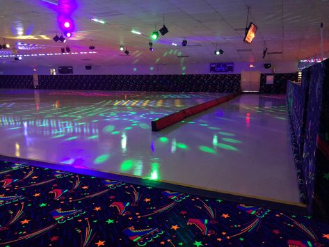 Glamrock Freddy Aesthetic, Fnaf Bedroom, Liminal Dreamcore, Arcade Ideas, Winter Wonderland Wedding Theme, Roller Blading, Weird Aesthetic, Wonderland Wedding Theme, Rainbow Things