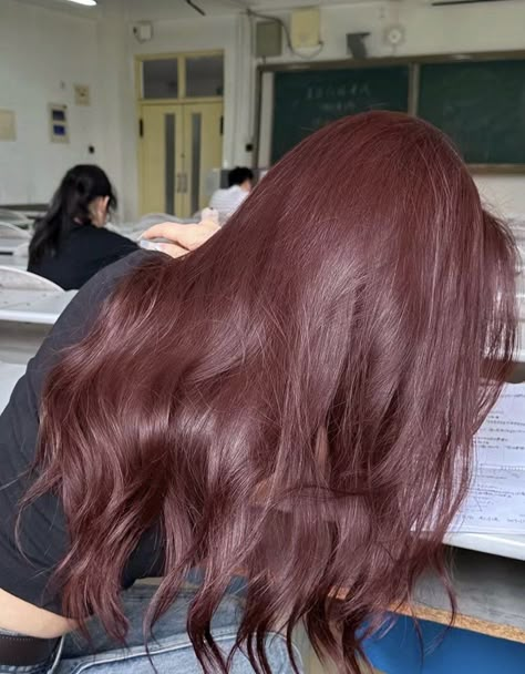 Brown Hair On Brown Skin, Strawberry Brown Hair, Mahogany Red Hair, Cherry Brown Hair, Mahogany Brown Hair, Mahogany Hair, Red Hair Inspo, Cherry Brown, Cherry Hair