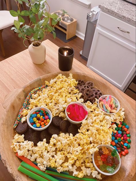 movie charcuterie board Movie Theatre Charcuterie Board, Movie Charcuterie Board, Wreck It Ralph Movie, Fun Sleepover Ideas, Snack Board, Snack Tray, Oscar Party, Aesthetic Movies, Movie Night