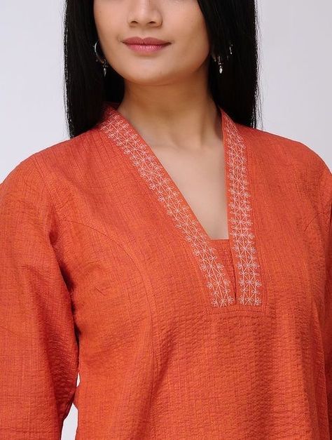 Silk Kurti Designs, Salwar Neck Designs, Cotton Blouse Design, Churidar Designs, Simple Kurta Designs, Neck Designs For Suits, Salwar Designs, Kurti Designs Latest, Kurti Embroidery Design