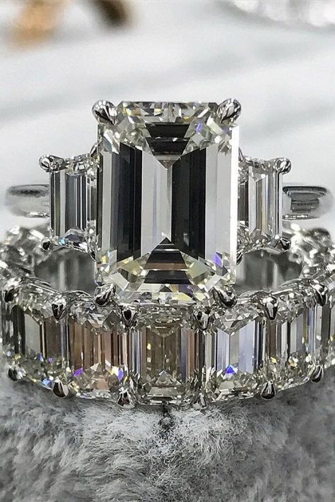 Engagement Ring Non Traditional, Large Diamond Rings, White Diamond Rings Engagement, Gold Chain Design, Emerald Cut Diamond, Dream Engagement Rings, Dream Ring, Gorgeous Jewelry, Bling Bling