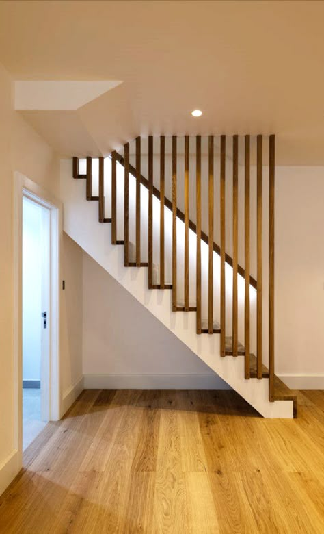 Wooden Stair Handrail Design, Wooden Slat Staircase, Wooden Rails For Stairs, Staircase Wood Design, Stairs Handrail Ideas Wood, Modern Wooden Stairs, Stairs Wooden Railing, Wooden Staircase Design Modern, Wood Stair Railing Ideas