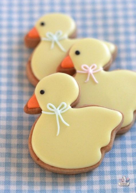 Brown Sugar Cookie Recipe + Baby Duck Cookie How To | Sweetopia Teething Cookies, Baby Oatmeal, Baby Biscuits, Brown Sugar Cookie Recipe, Duck Cookies, Baby Cookie, Brown Sugar Cookies, Baby Shower Duck, Baby Duck