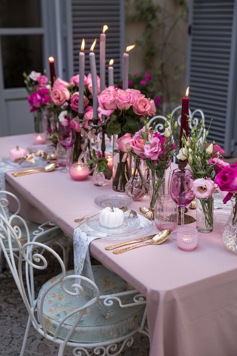 Pink Friendsgiving, Halloween Table Settings, Halloween Tablecloth, Halloween Tablescape, Victoria Magazine, Barbie Halloween, Rodeo Birthday, Tea Ideas, Pastel Halloween