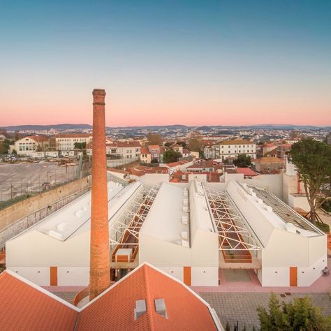 Image 17 of 39 from gallery of The New Life of Industrial Architecture in Cities: 20 Renovations and Conversions of Old Factories and Warehouses. António Granjo Mixed Use Complex / Fragmentos. Image © Fernando Guerra | FG+SG Industrial Factory Architecture, Old Factory Renovation, Warehouse Architecture, Warehouse Renovation, Industry Architecture, Factory Architecture, Urban Habitat, Renovation Architecture, Building Renovation