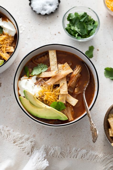 This delicious and easy Tortilla Soup is a great way to use up your leftover Thanksgiving turkey or chicken. Soup Skinnytaste, Turkey Pot Pie Soup, Turkey Tortilla Soup, Tortilla Soup Easy, Leftover Turkey Soup, Turkey Soup Recipe, Pot Pie Soup, Tortilla Soup Recipe, Chili Soup