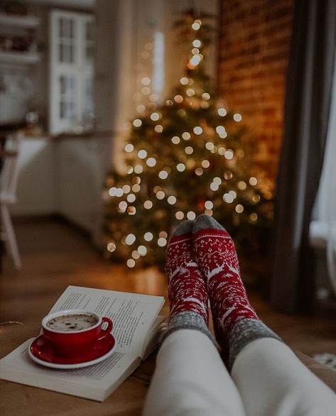 Cosy Christmas, Happy Winter, Instagram Christmas, Christmas Photoshoot, December Daily, Christmas Past, Christmas Mood, New Years Decorations, Christmas Photo