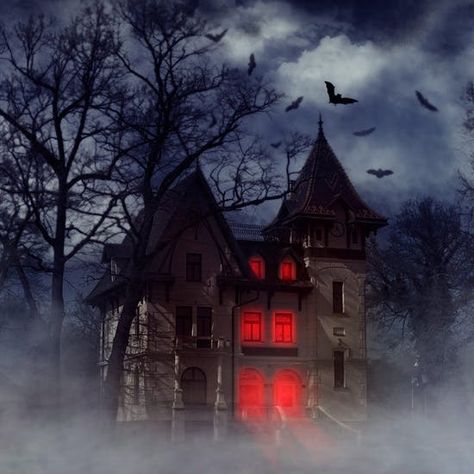 Haunted House of Horror and Spooky Cocktail Potions | Fever Haunted House Attractions, Free Halloween Wallpaper, Spooky World, Scary Haunted House, Real Haunted Houses, Halloween Crafts Preschool, English Lesson Plans, Haunted Attractions, Creepy Houses