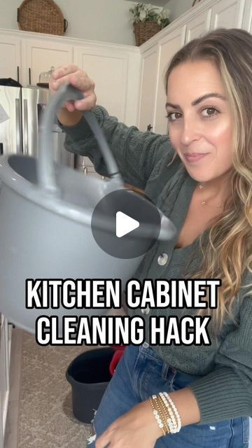 Heather Rhodes on Instagram: "ollow me for more easy cleaning tips. 🤚🏼If you’re not mopping your kitchen cabinets clean, you’re doing it wrong. I do this once a month and it literally takes no time at all. Mop head should be wrung out almost dry, no dripping, no streaks! Toss in the washing machine to clean when done. Or I also like to soak in white vinegar first then wash. Maintenance is key when it comes to keeping a clean home. If you do a little each day, you’ll never get behind. Download my FREE cleaning checklist to help you maintain your home. Comment OSM40 for my spin mop I use for everything but my floors. Happy cleaning, love you, mean it!" Spin Mop Hacks, Spin Mop Cleaning Hacks, Free Cleaning Checklist, Kitchen Cleaning Checklist, Clean Kitchen Floor, Cleaning Cabinets, Clean Kitchen Cabinets, Mr Clean, Cleaning Tricks