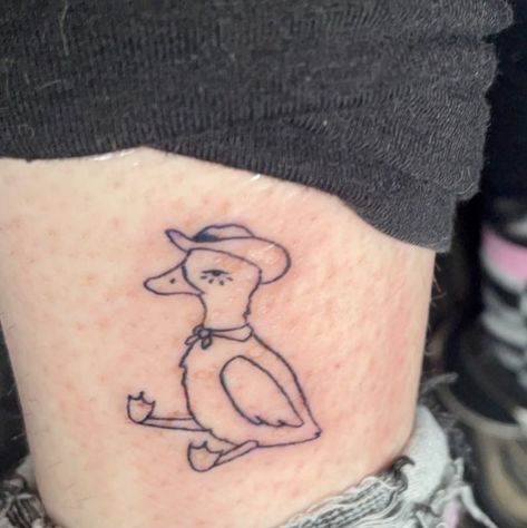 just a duck wearin a cowboy hat // lambshank.ink Dinosaur With Cowboy Hat Tattoo, Duck With Cowboy Hat Tattoo, Cowboy Boot Tattoo, Cowboy Hat Tattoo, Hat Tattoo, Duck Tattoos, Cute Little Tattoos, A Duck, Little Tattoos