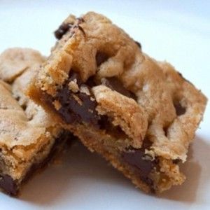 4 ingredient Miracle Bar by lisa S - Key Ingredient Pecan Bar, Passover Desserts, Jewish Holiday Recipes, Chocolate Chip Bars, Almond Bars, Chocolate Chip Cookie Bars, Passover Recipes, Chewy Chocolate Chip, Kosher Recipes