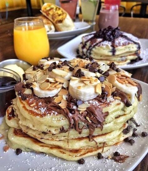 [Found] Nutella Pancakes with banana and almonds Almond Pancakes, Banana Nutella, Food Goals, Pretty Food, Food Cravings, I Love Food, Cute Food, Junk Food, Aesthetic Food