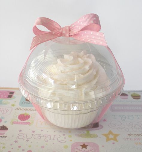 Home Baked Goods, Fall Bake Sale, Wedding Cake Favors, Cupcake Favors, Green Cupcakes, Cupcake Container, Gold Nursery, Candy Cakes, Bakery Packaging