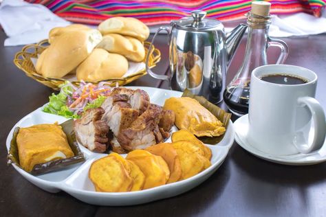 Peruvian Breakfast Foods, 12 Traditional Dishes Peruvian Breakfast, Peruvian Desserts, Latin American Food, Traditional Dishes, Breakfast Choices, Peruvian Recipes, Delicious Breakfast Recipes, Big Meals, People Eating